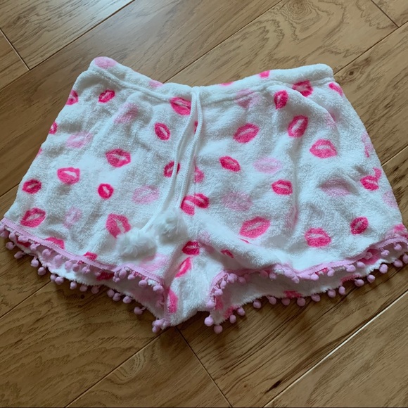 SOLD❌Ariana Grande fuzzy shorts and water bottle - Picture 3 of 5